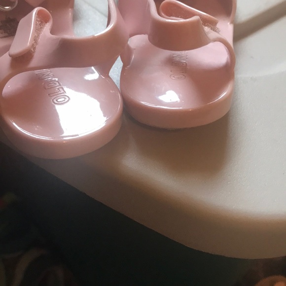 Pink sandals so cute Velcro to close super cute - Picture 2 of 2